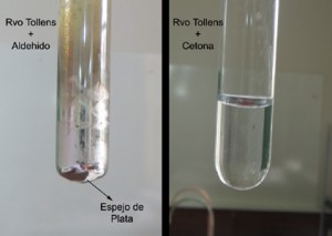 Ensayo de Tollens para formaldehído y propanona. Puede verse claramente el espejo de plata que forma la reacción con el aldehído.